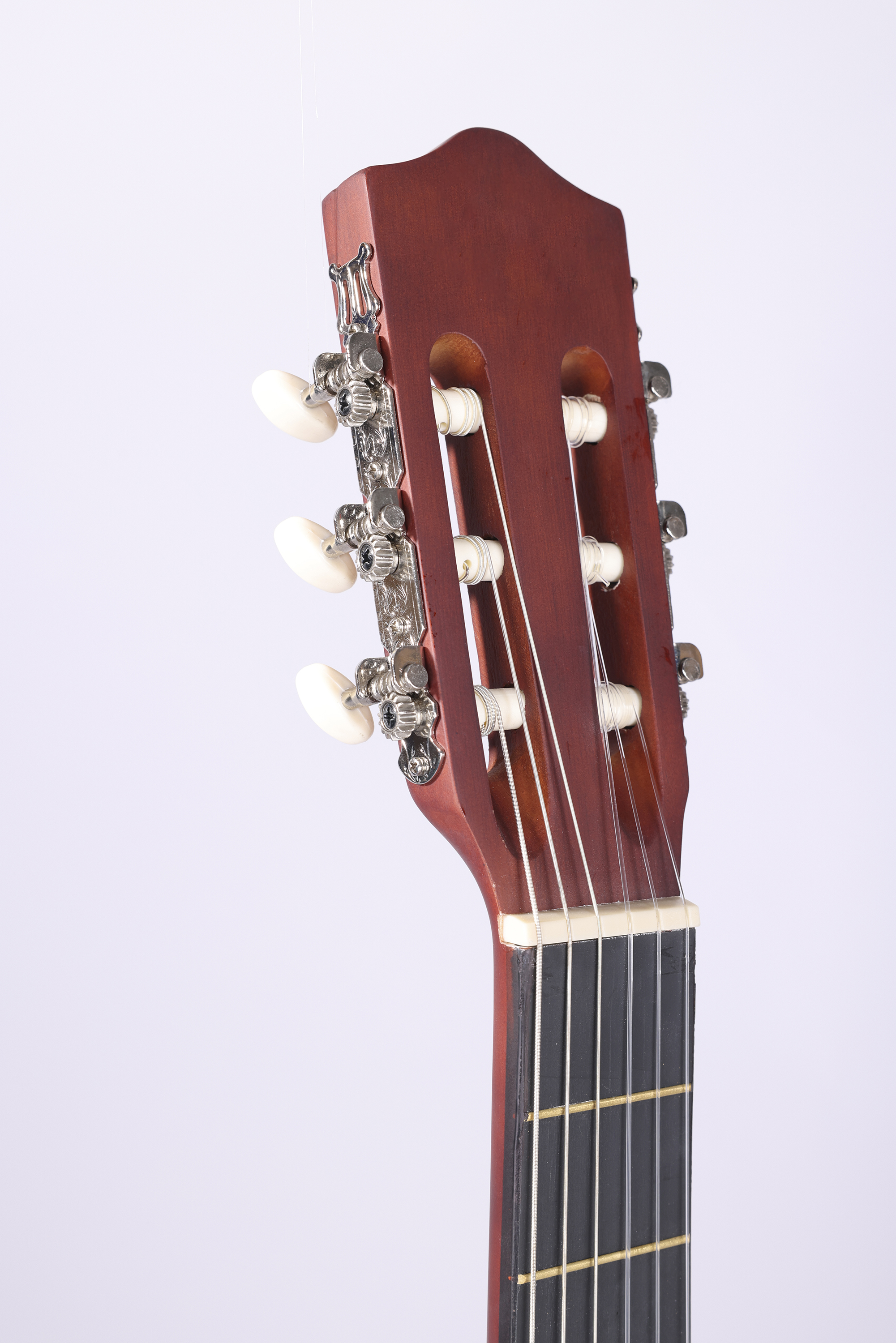 Guitarras clásicas baratas de nogal de tamaño completo con acabado mate de 30-39 pulgadas (AC008L)