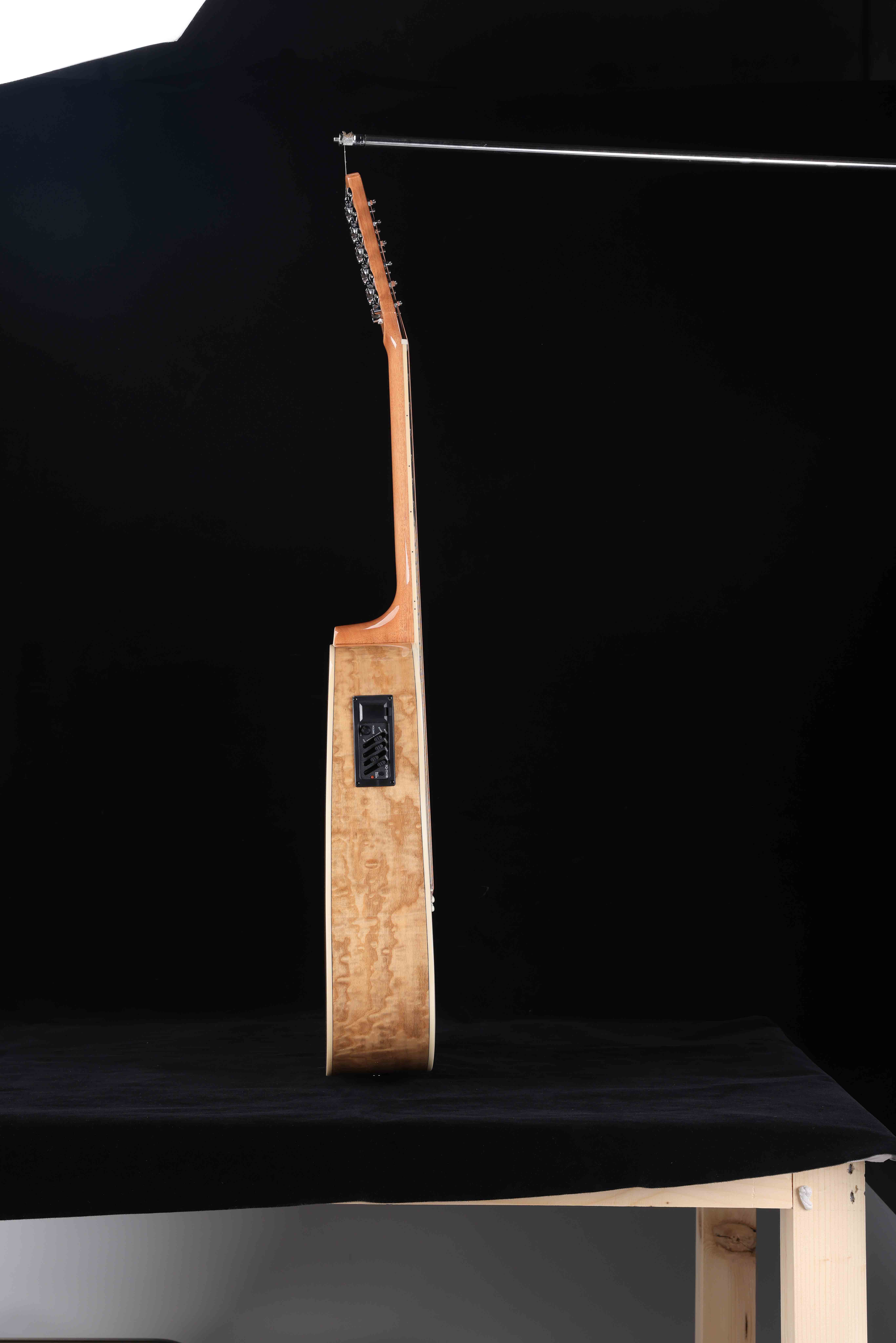AF55E-12 Guitarra acústica de 12 cuerdas con tapa de madera contrachapada de fresno acolchada de 44 pulgadas 