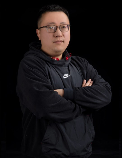 Gu Quan (especialista en percusión y teclados)