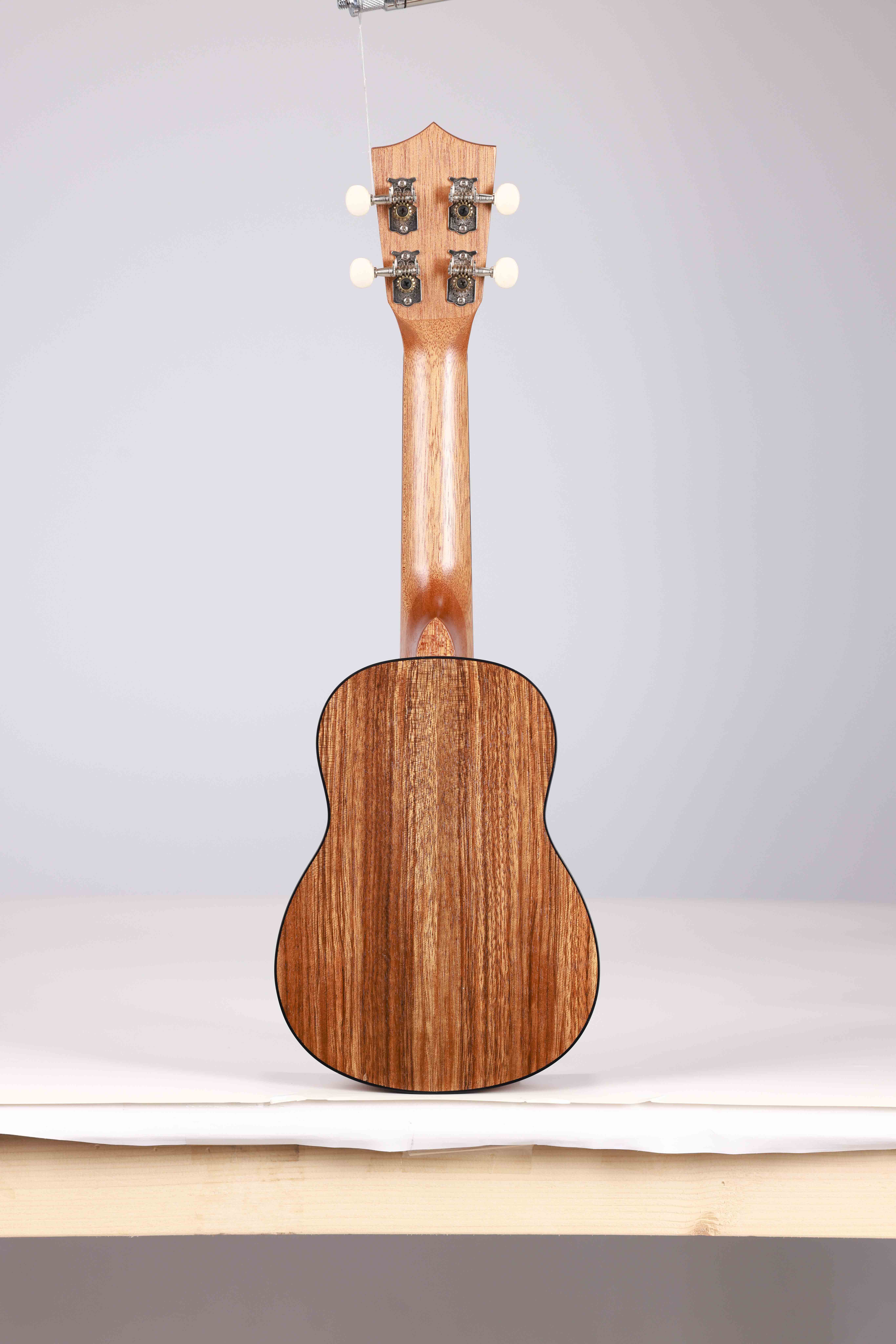 AU603-23 ​​Ukelele de concierto de calidad Winzz Koa (fibra blanca) de madera contrachapada de 23 pulgadas fabricado en Indonesia