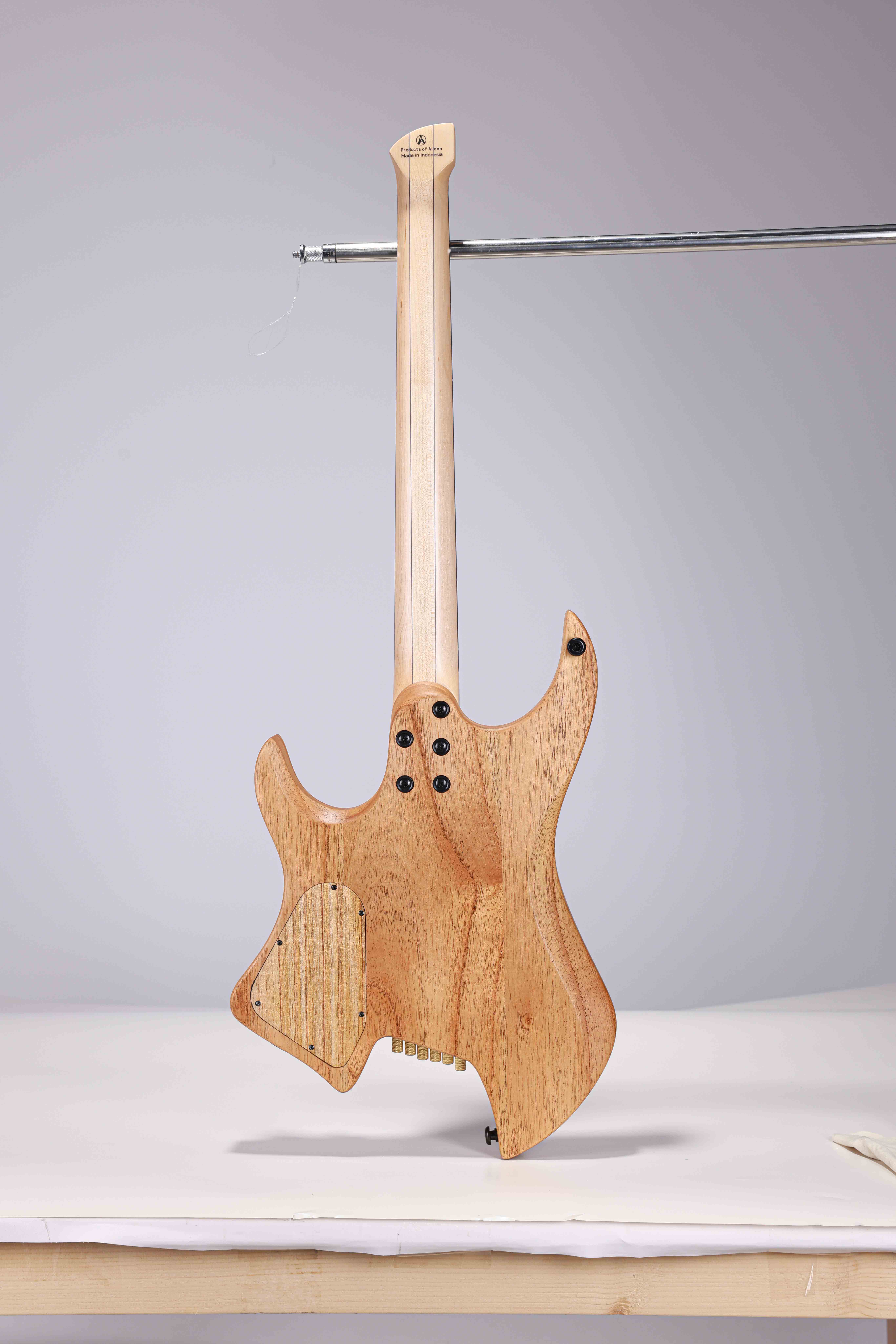 WLH EX80-ME Mindi Body Eboni (grosor: 6 mm) Guitarra eléctrica sin cabeza superior fabricada en Indonesia