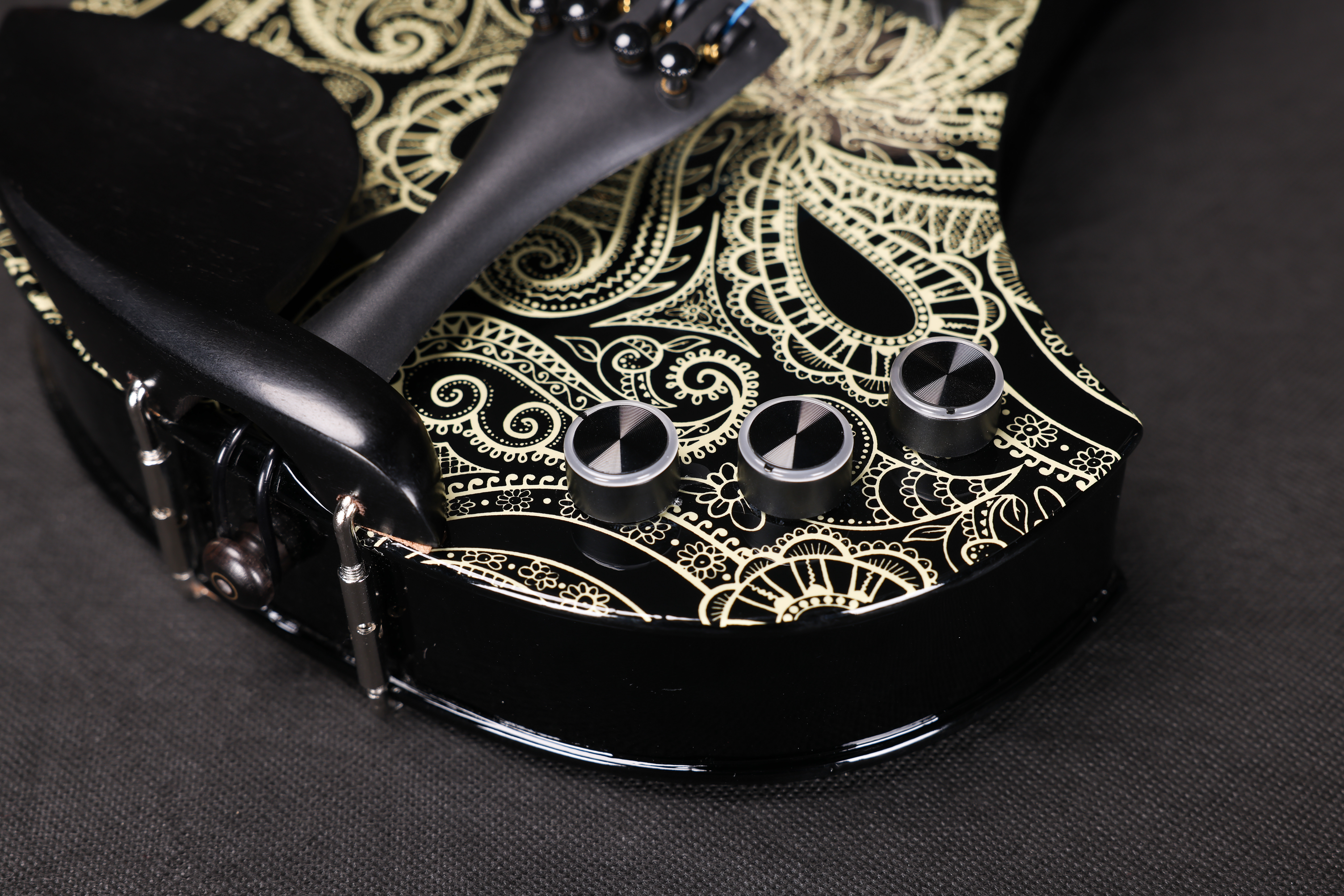 AV-D501 Patente de diseño Función de reverberación/retardo/coro Violín eléctrico 4/4