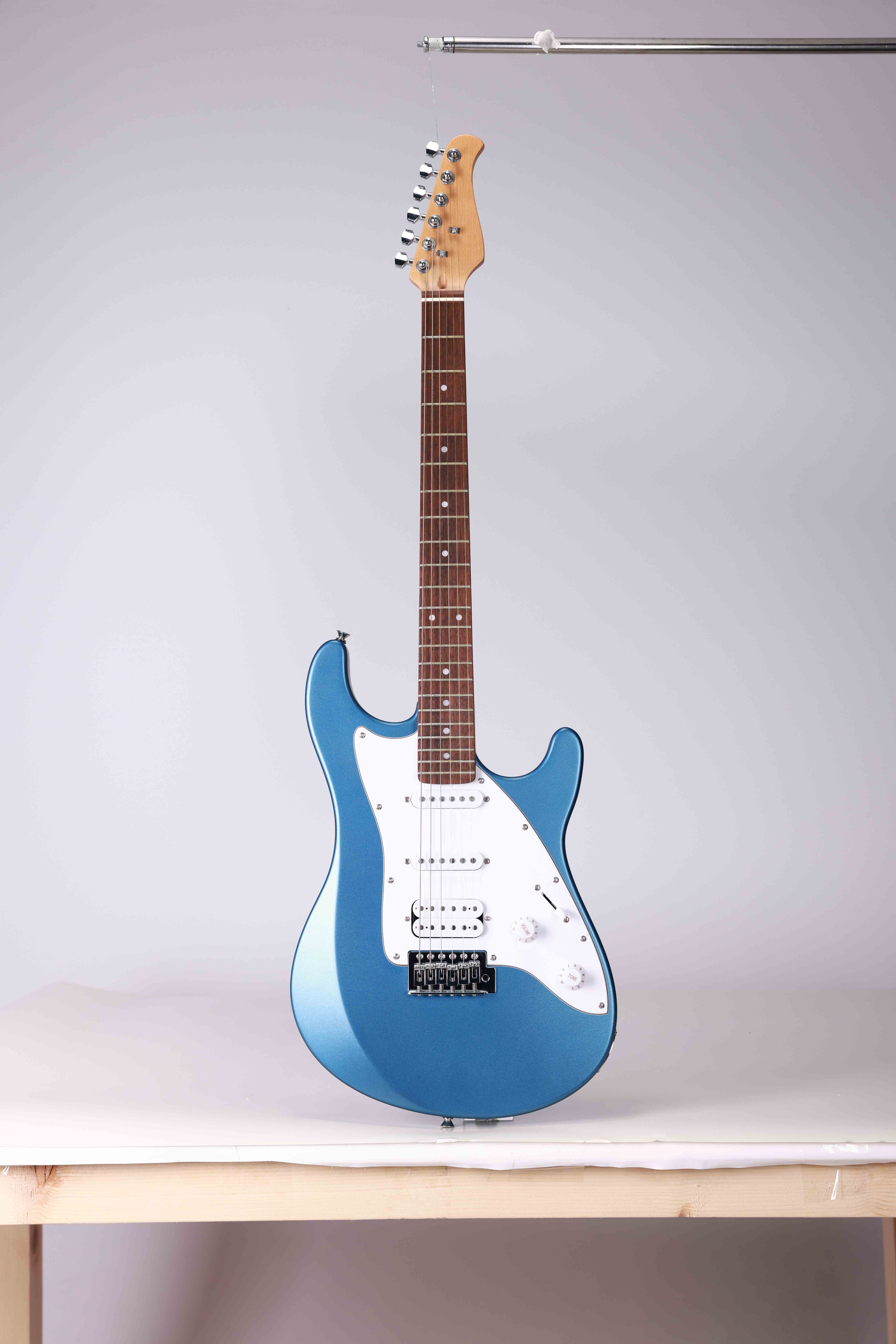 Guitarra eléctrica con cuerpo de material compuesto Winzz WGS02
