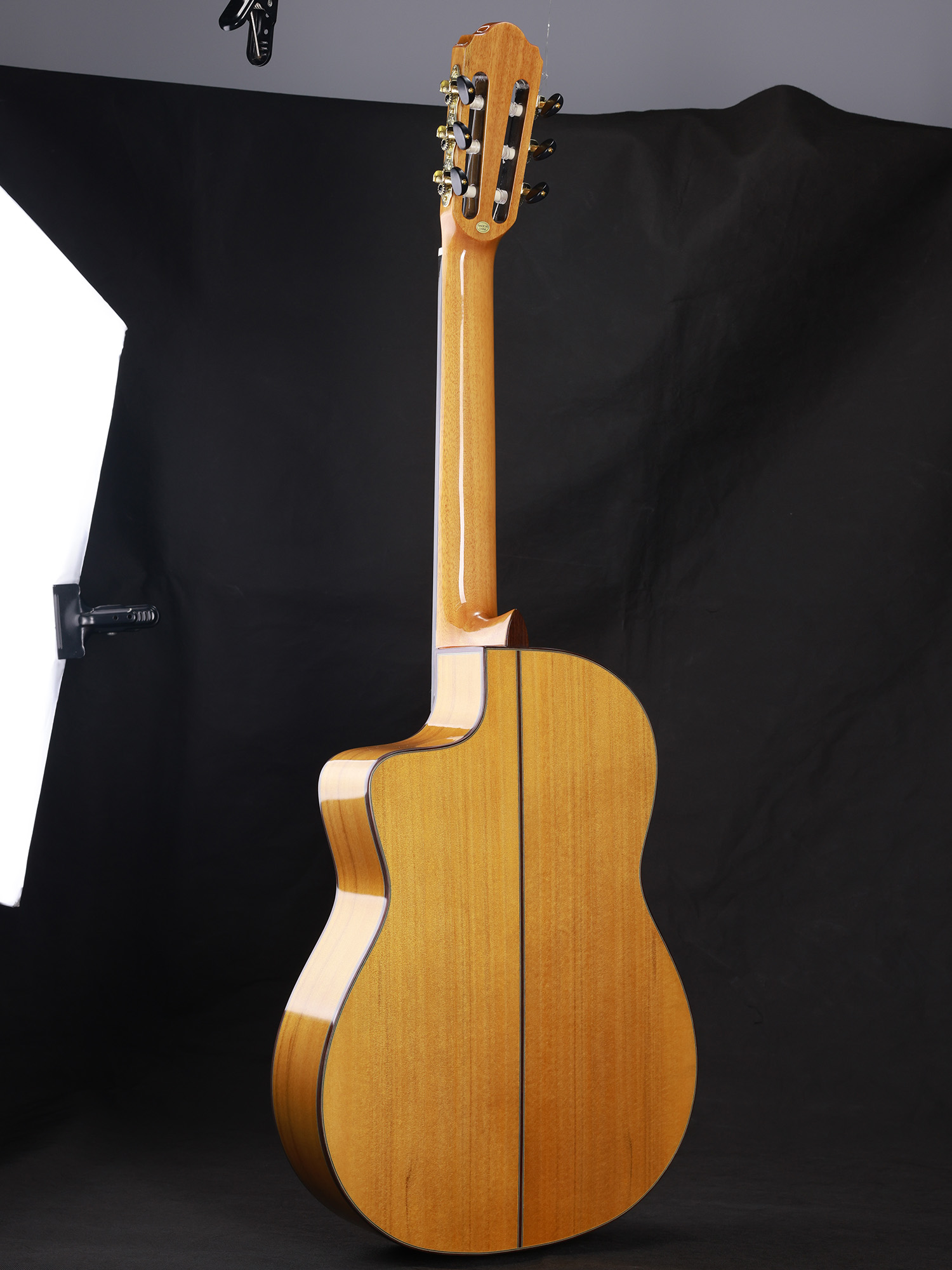 WCG190CE Guitarra Flamenca con acabado brillante y tapa de abeto macizo de grado A de 39'' 