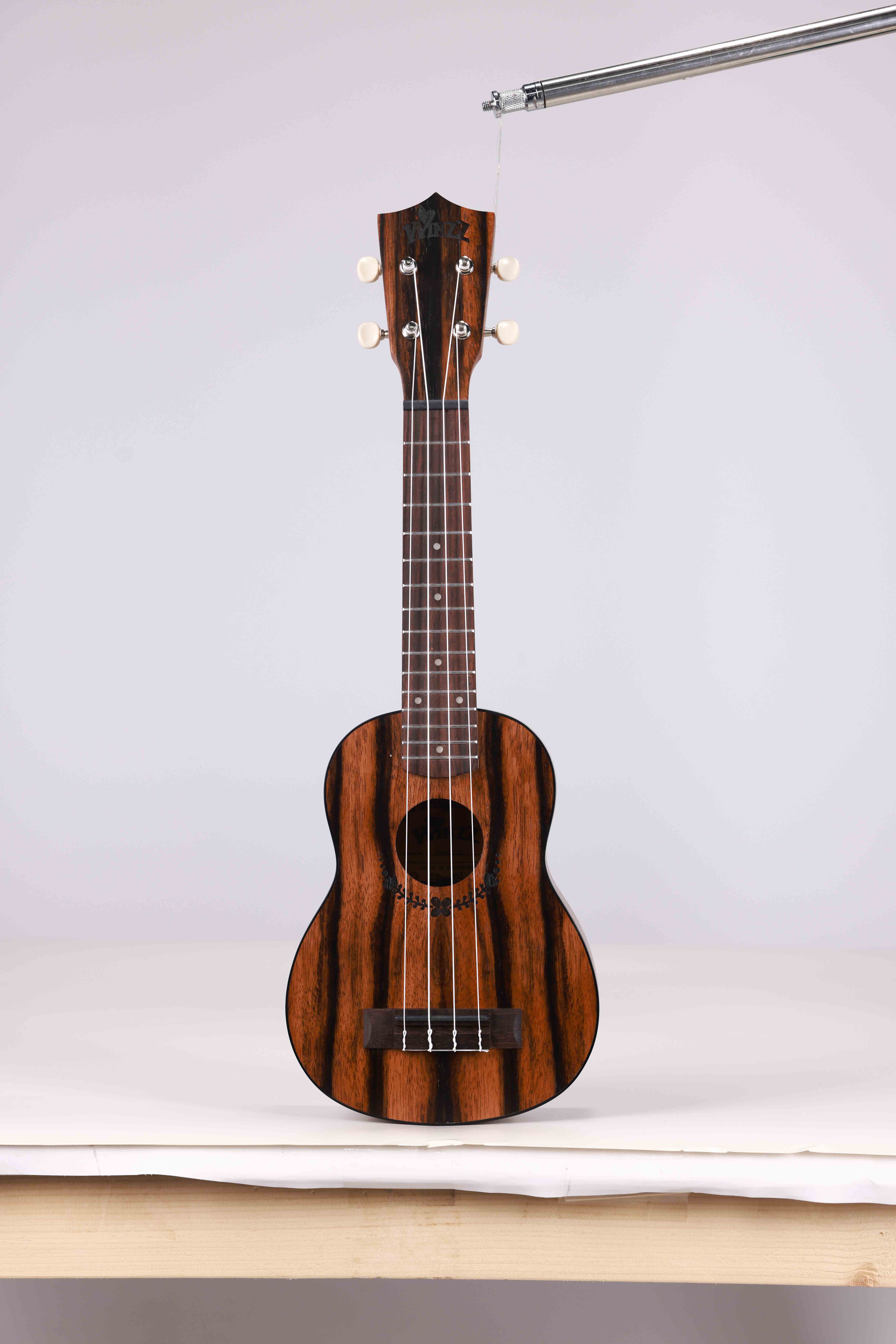 AU602-21 Ukelele soprano de calidad Winzz de 21 pulgadas fabricado en Indonesia