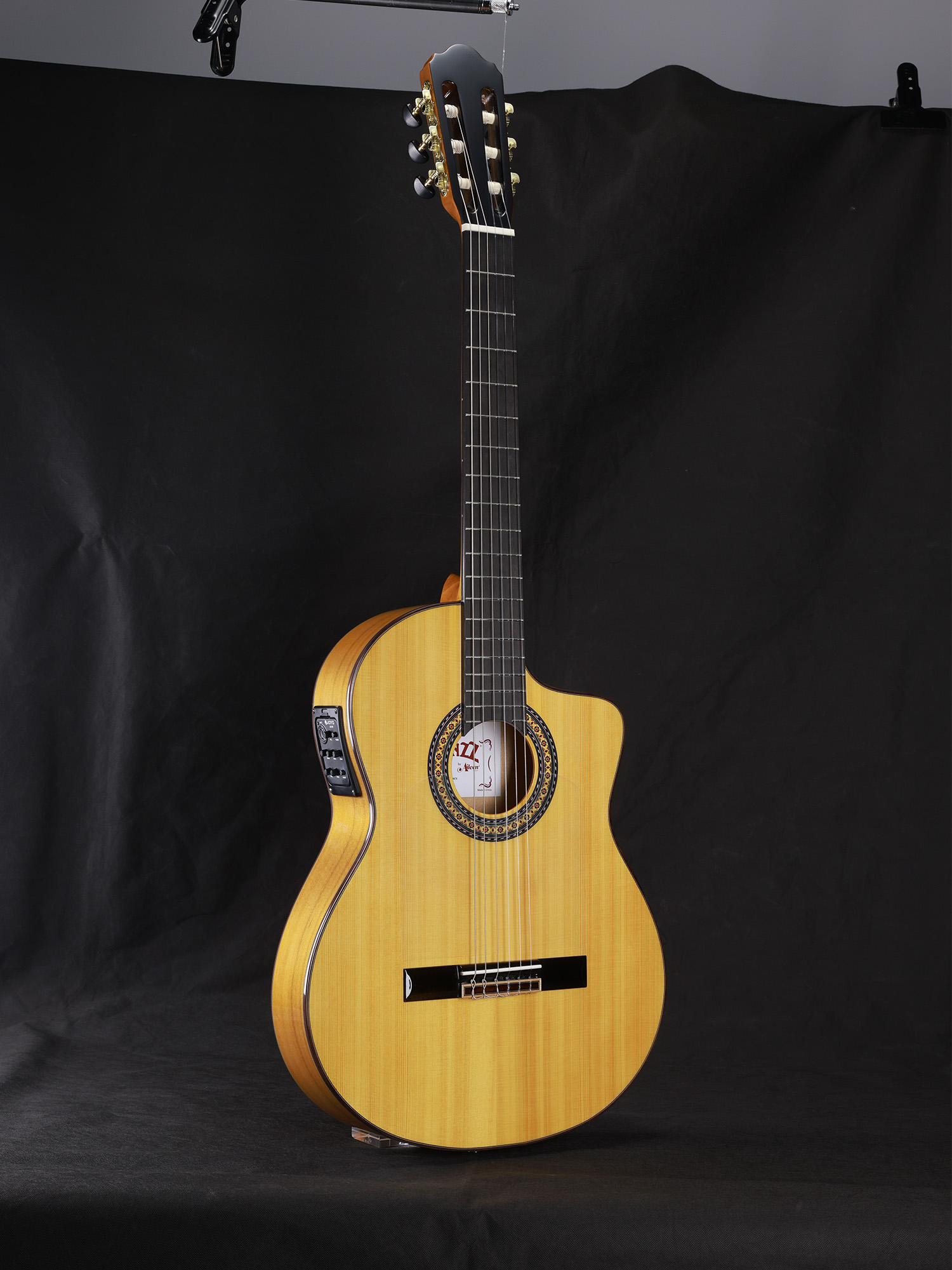 WCG190CE Guitarra Flamenca con acabado brillante y tapa de abeto macizo de grado A de 39'' 