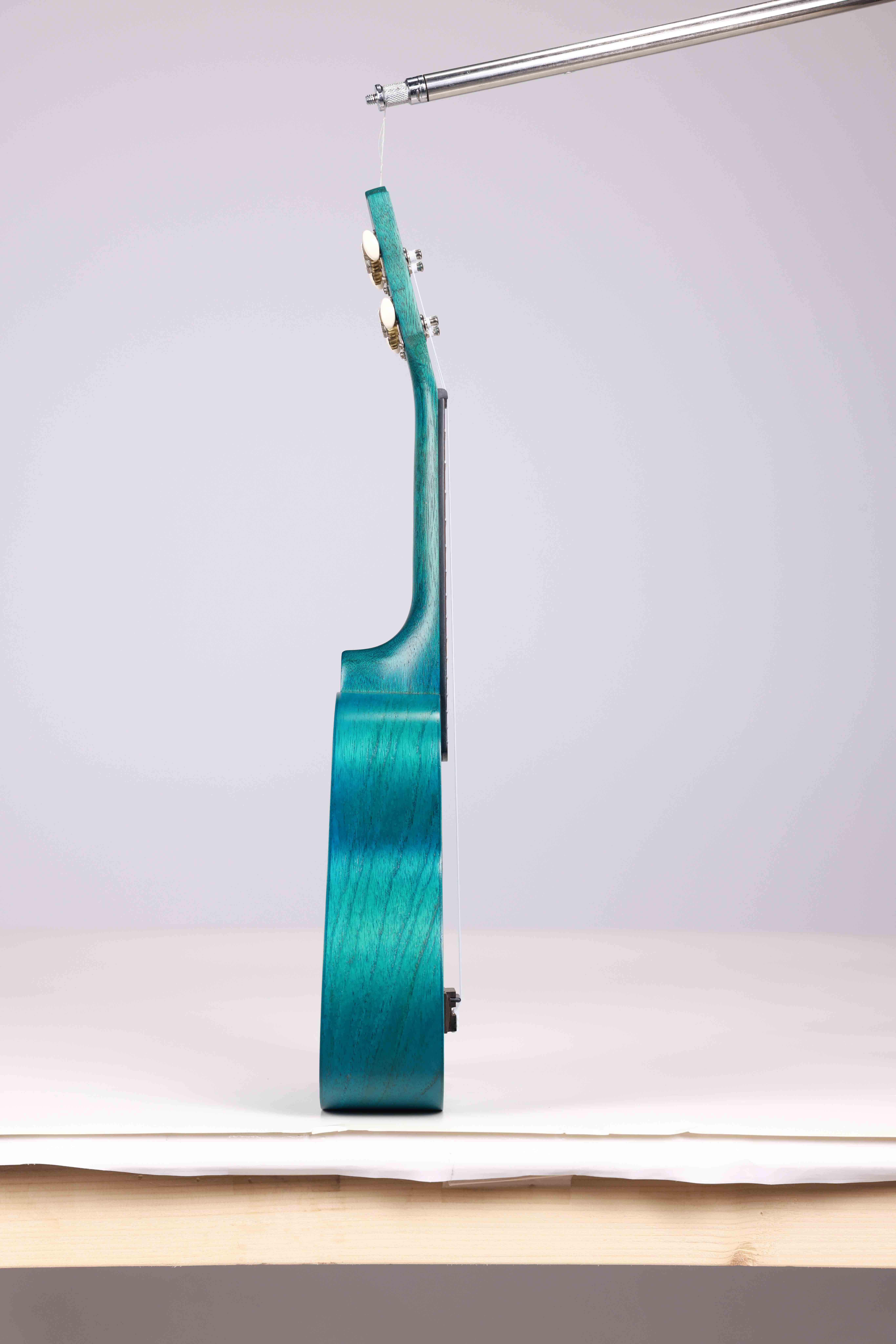 AU605-21 Ukelele soprano colorido Winzz de 21'' fabricado en Indonesia