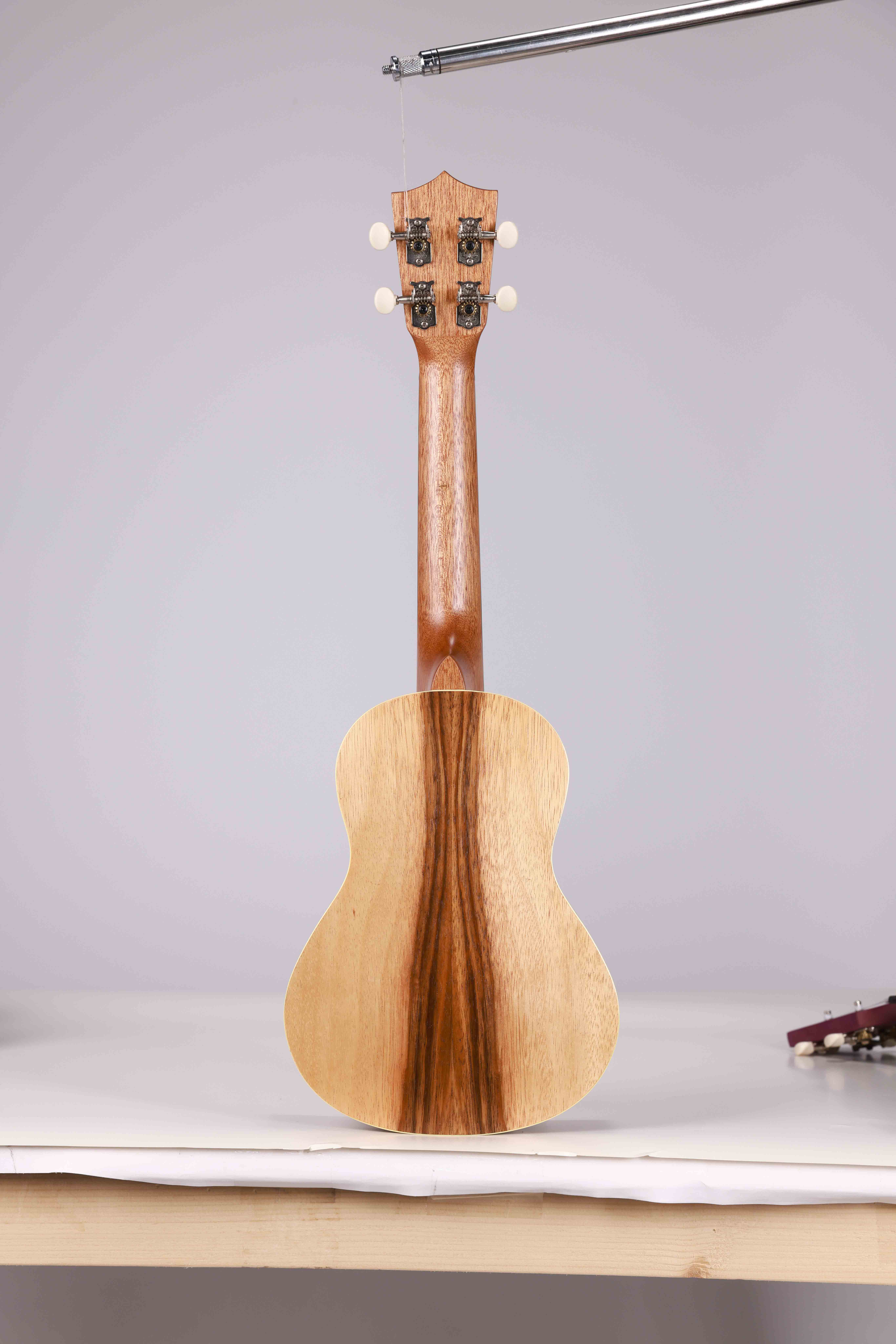 AU601-23 Ukelele Winzz Quality Concert de 23'' fabricado en Indonesia