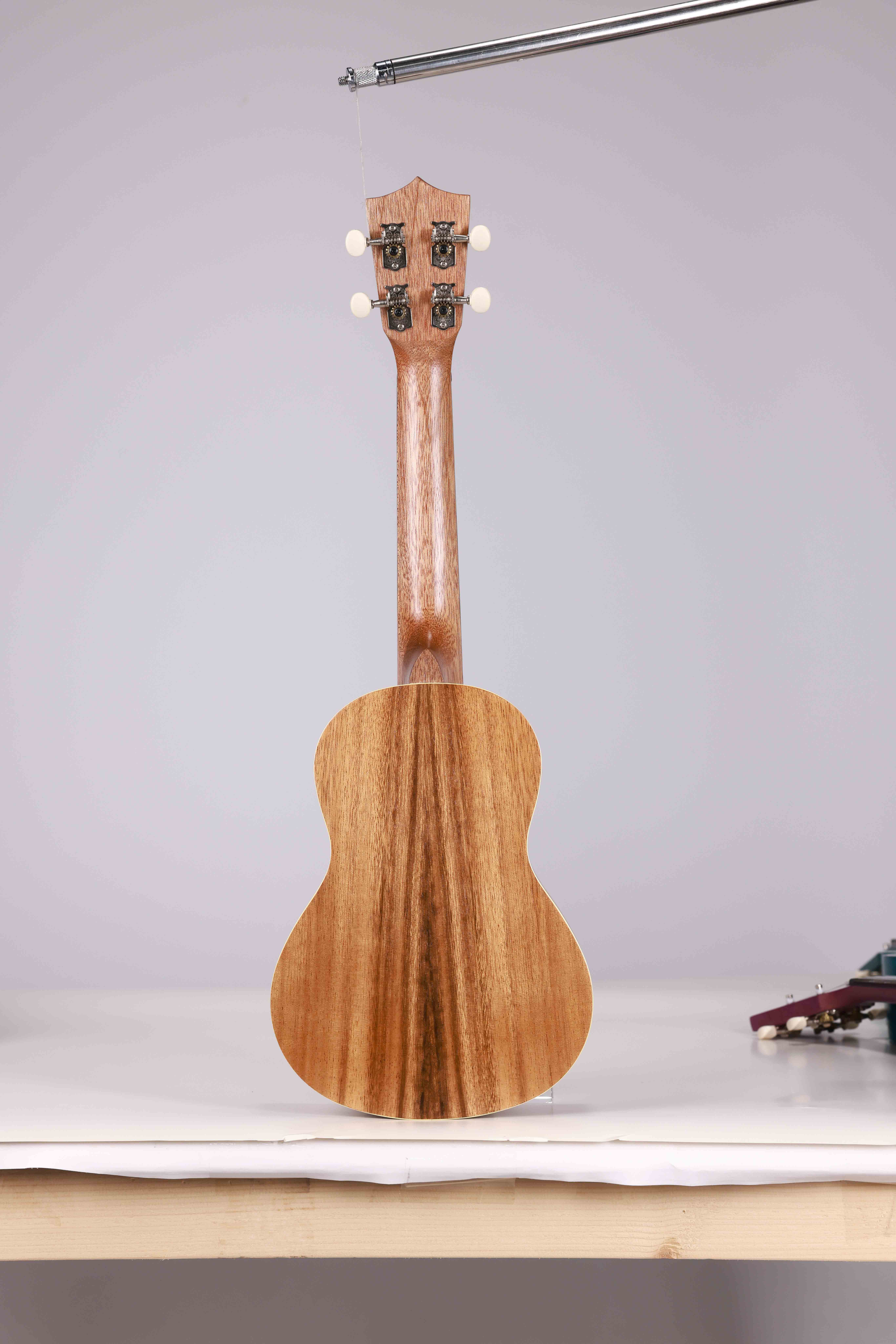AU604-21 Ukelele soprano de teca (fibra blanca) de calidad Winzz, madera contrachapada de 21 pulgadas, fabricado en Indonesia