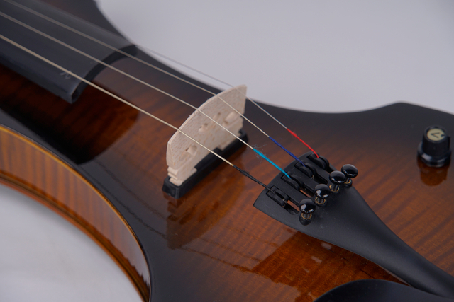 Violín eléctrico 4/4 de tamaño completo tilo con arco de palo de Brasil (VE502)