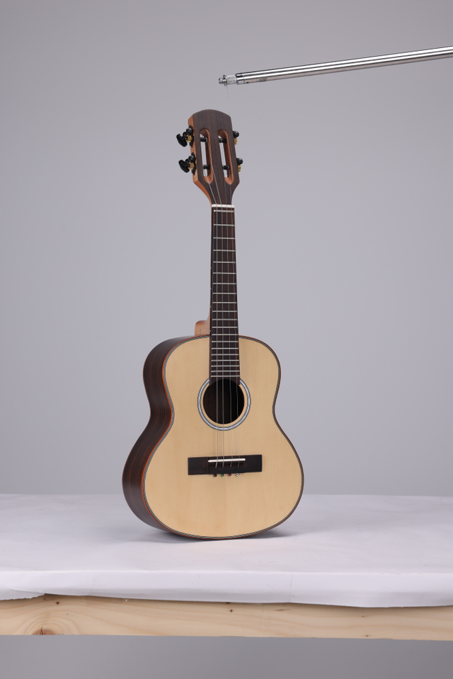 Guitarra Cavaquinhos con tapa de abeto macizo de 23'' CG18