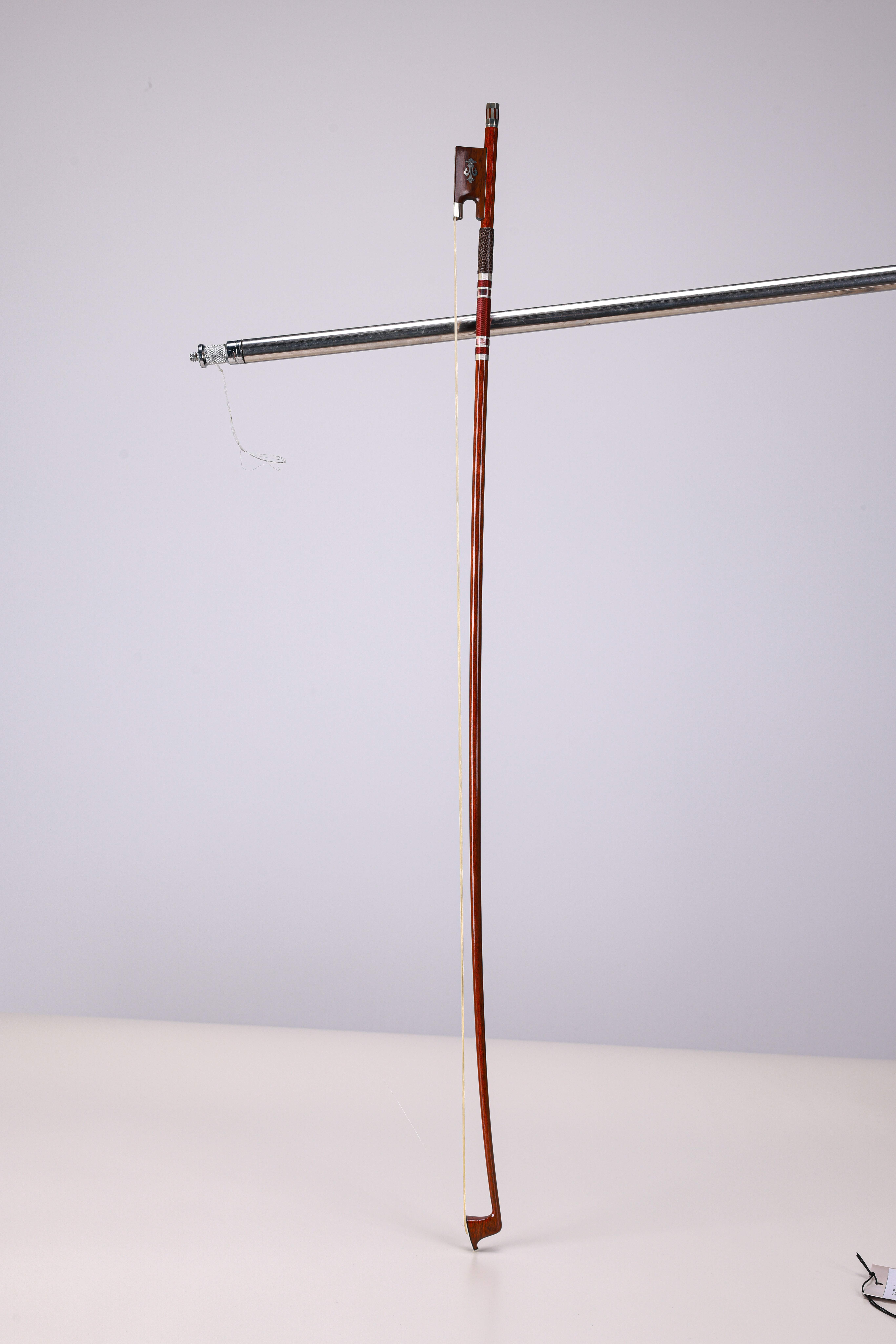 Arco de violín de fibra de carbono de primera calidad, acabado de grano de madera, rana de madera de serpiente tallada a mano con crin natural (WV895CH-W)